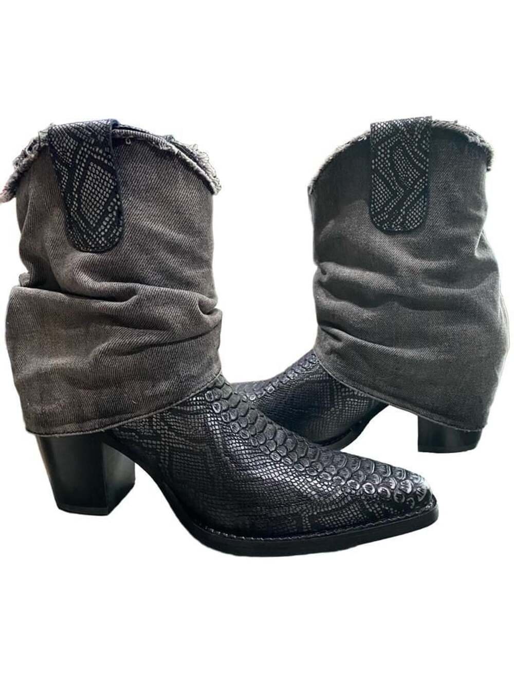 Dingo Denim Dream Leather Bootie Size 7M Black Snake Snip Toe